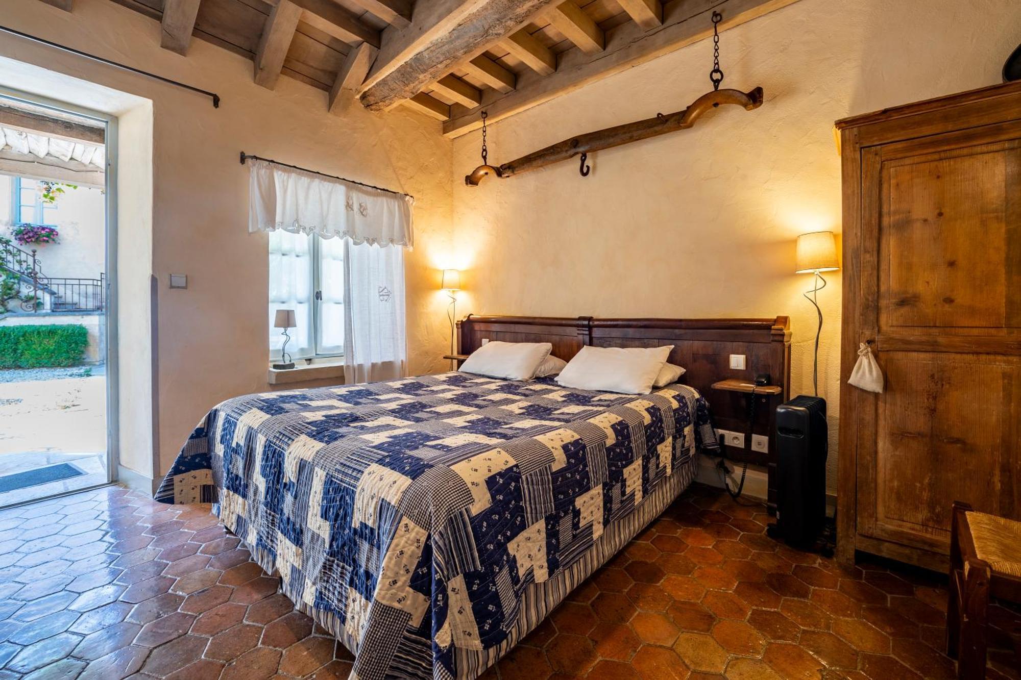 Hotel De La Beursaudiere Nitry Экстерьер фото