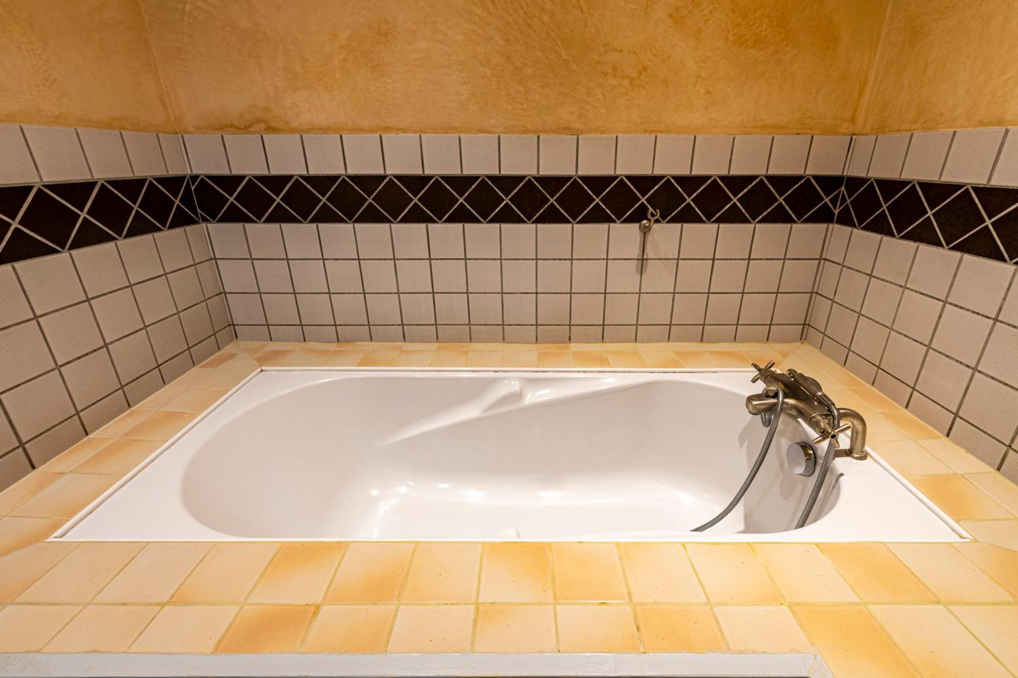 Hotel De La Beursaudiere Nitry Экстерьер фото