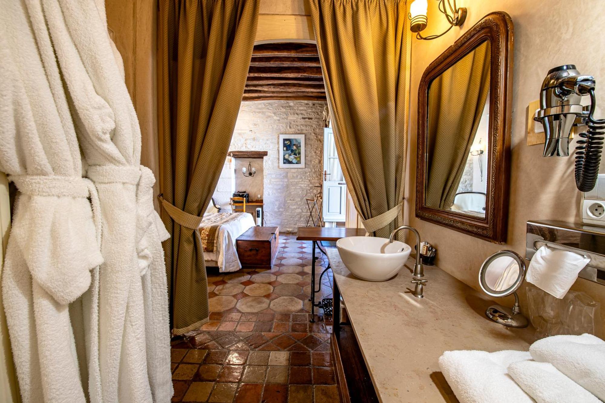 Hotel De La Beursaudiere Nitry Экстерьер фото