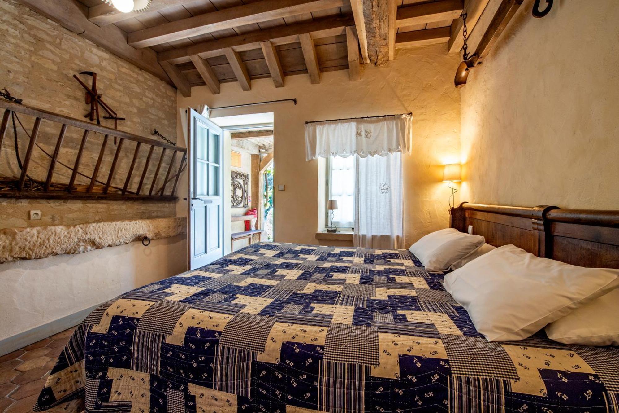 Hotel De La Beursaudiere Nitry Экстерьер фото