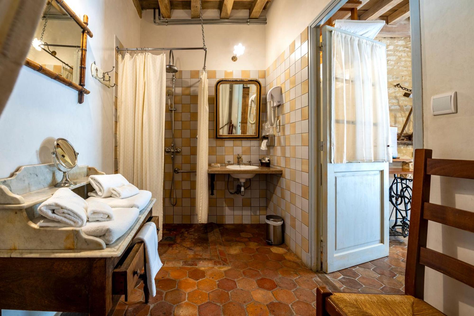 Hotel De La Beursaudiere Nitry Экстерьер фото