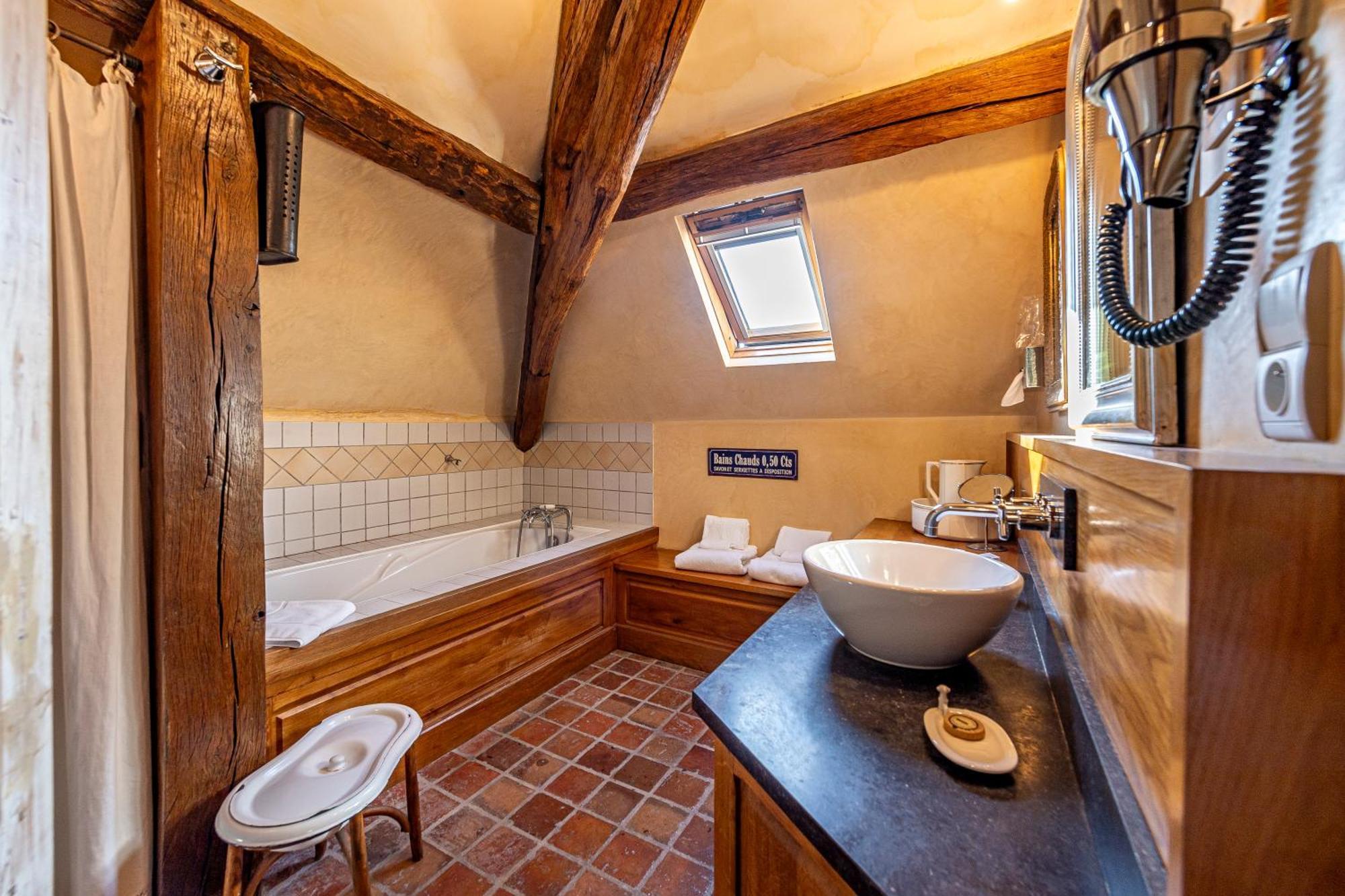 Hotel De La Beursaudiere Nitry Экстерьер фото