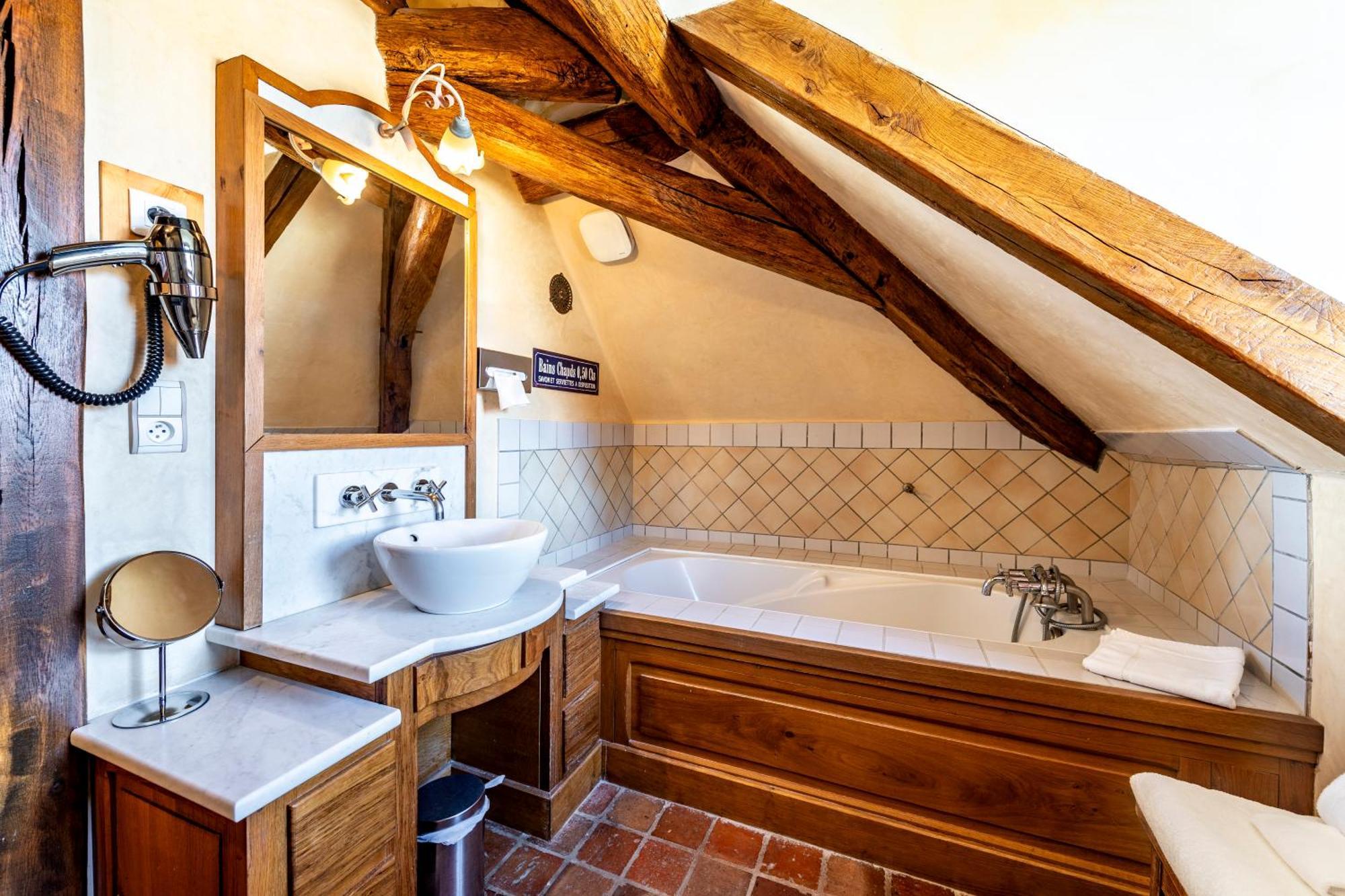 Hotel De La Beursaudiere Nitry Экстерьер фото