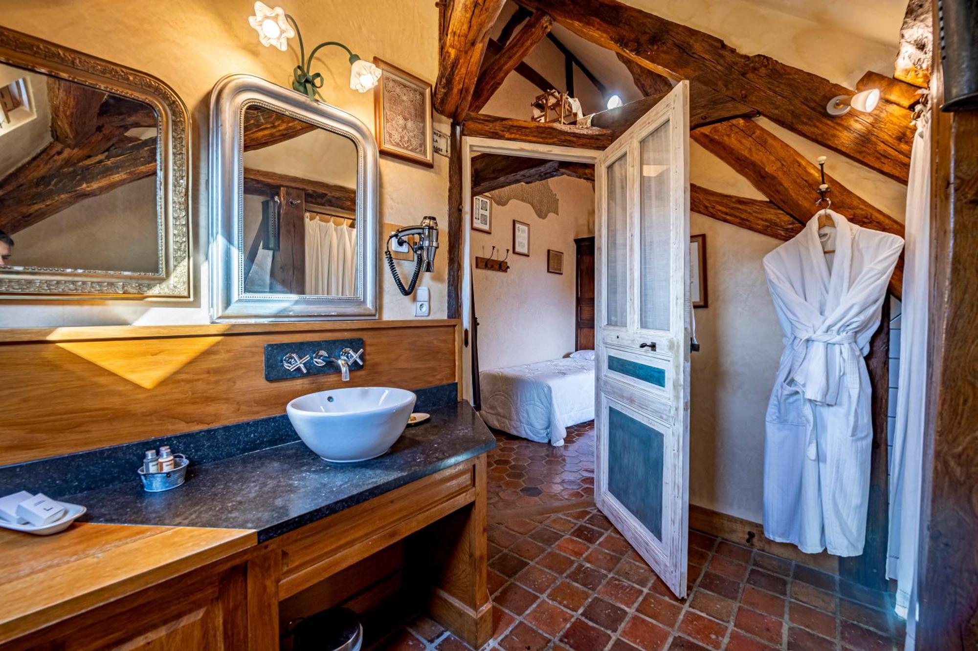 Hotel De La Beursaudiere Nitry Экстерьер фото
