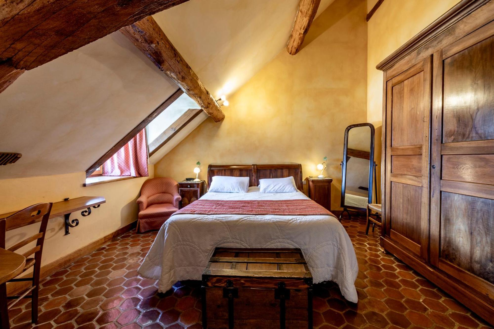 Hotel De La Beursaudiere Nitry Экстерьер фото