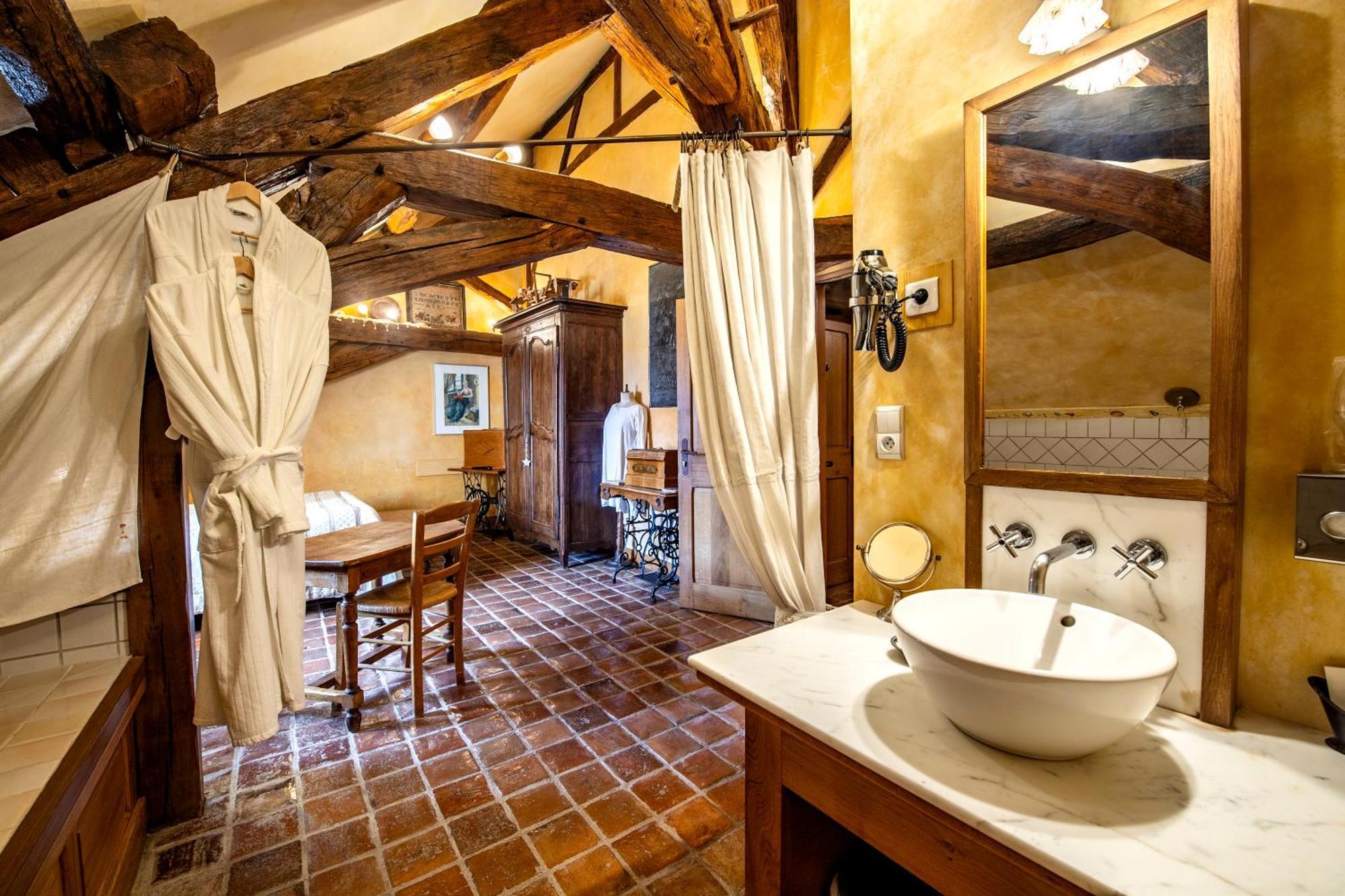 Hotel De La Beursaudiere Nitry Экстерьер фото