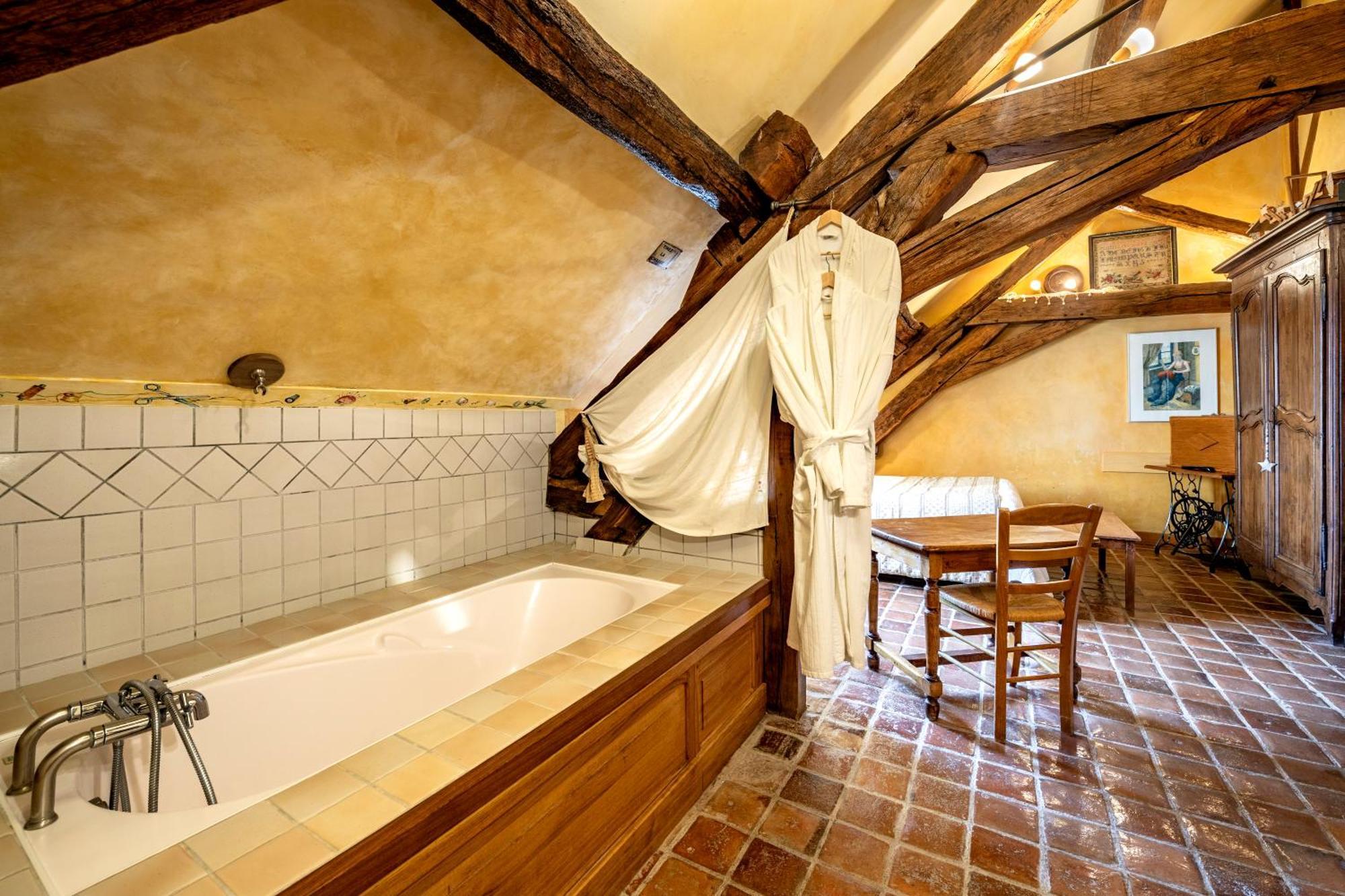 Hotel De La Beursaudiere Nitry Экстерьер фото