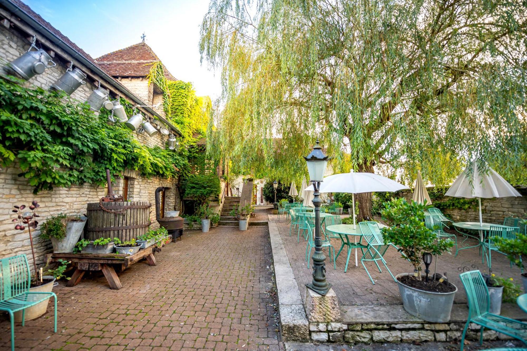 Hotel De La Beursaudiere Nitry Экстерьер фото
