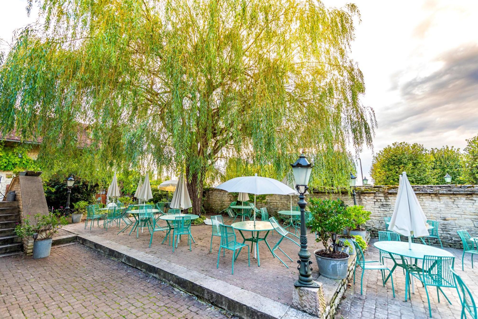 Hotel De La Beursaudiere Nitry Экстерьер фото
