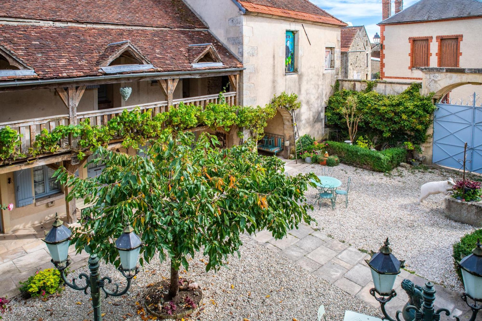 Hotel De La Beursaudiere Nitry Экстерьер фото