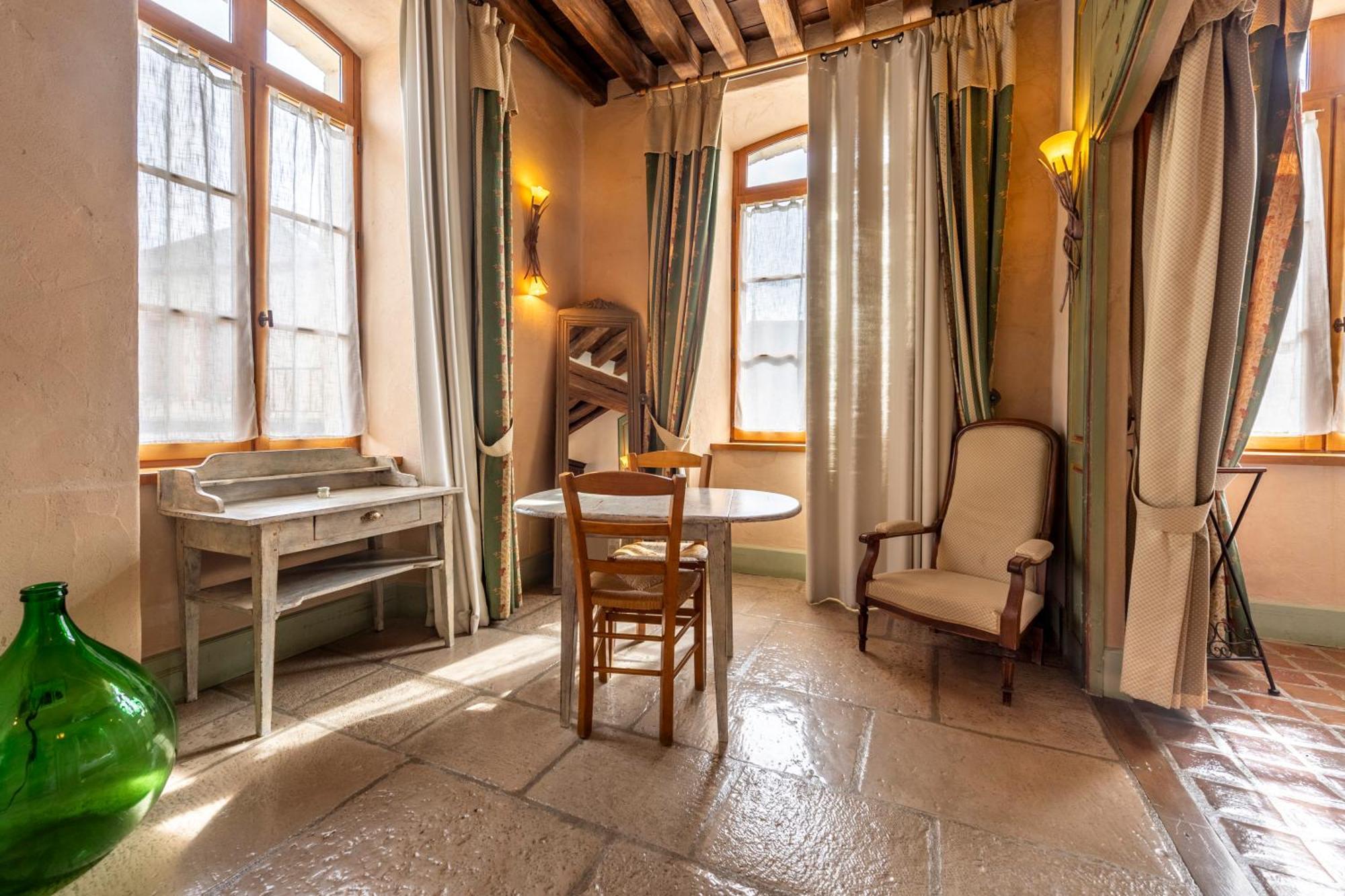 Hotel De La Beursaudiere Nitry Экстерьер фото