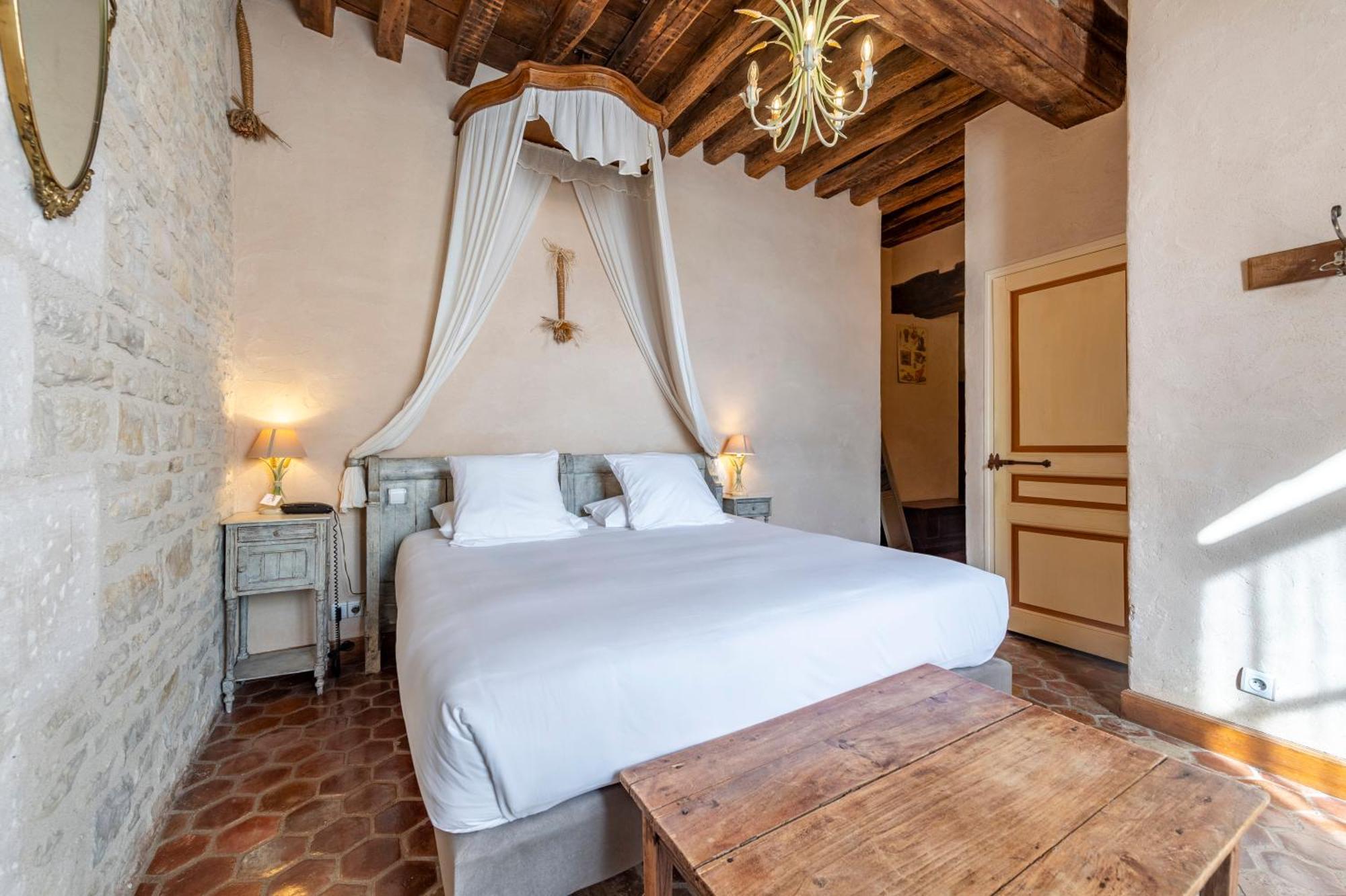 Hotel De La Beursaudiere Nitry Экстерьер фото
