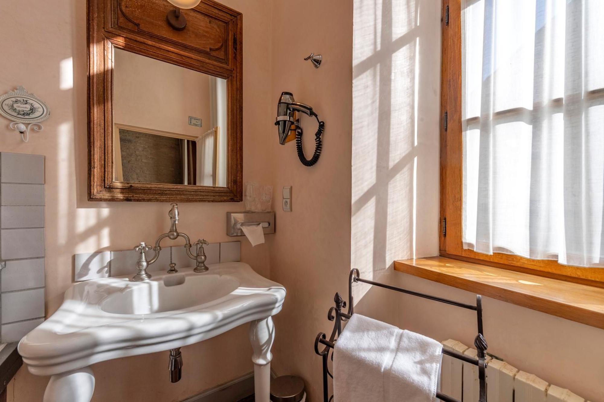 Hotel De La Beursaudiere Nitry Экстерьер фото