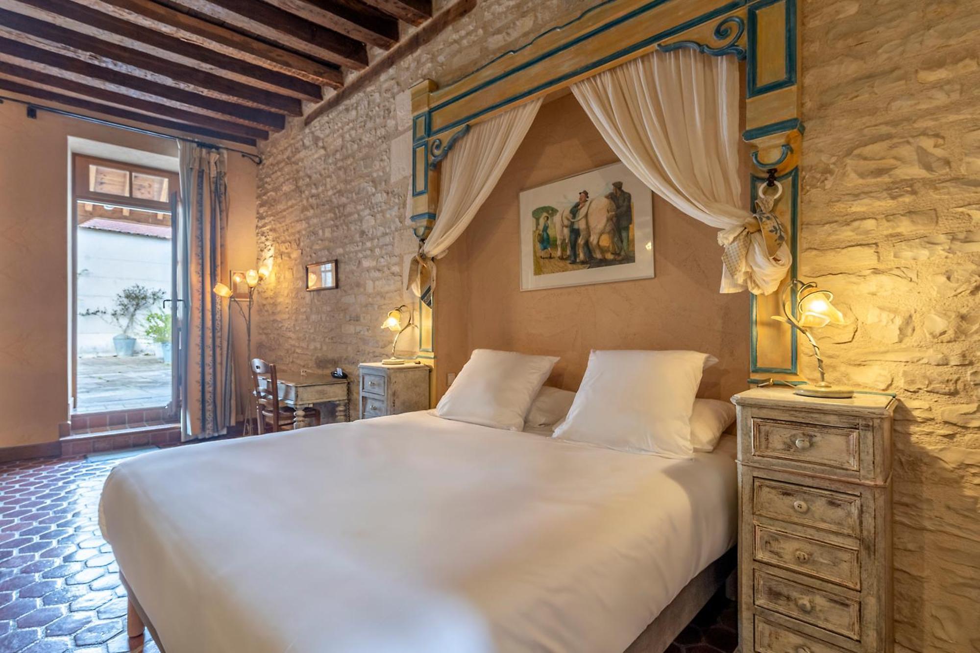 Hotel De La Beursaudiere Nitry Экстерьер фото