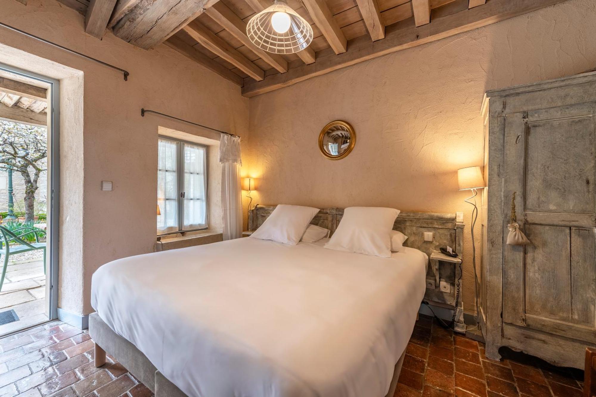 Hotel De La Beursaudiere Nitry Экстерьер фото