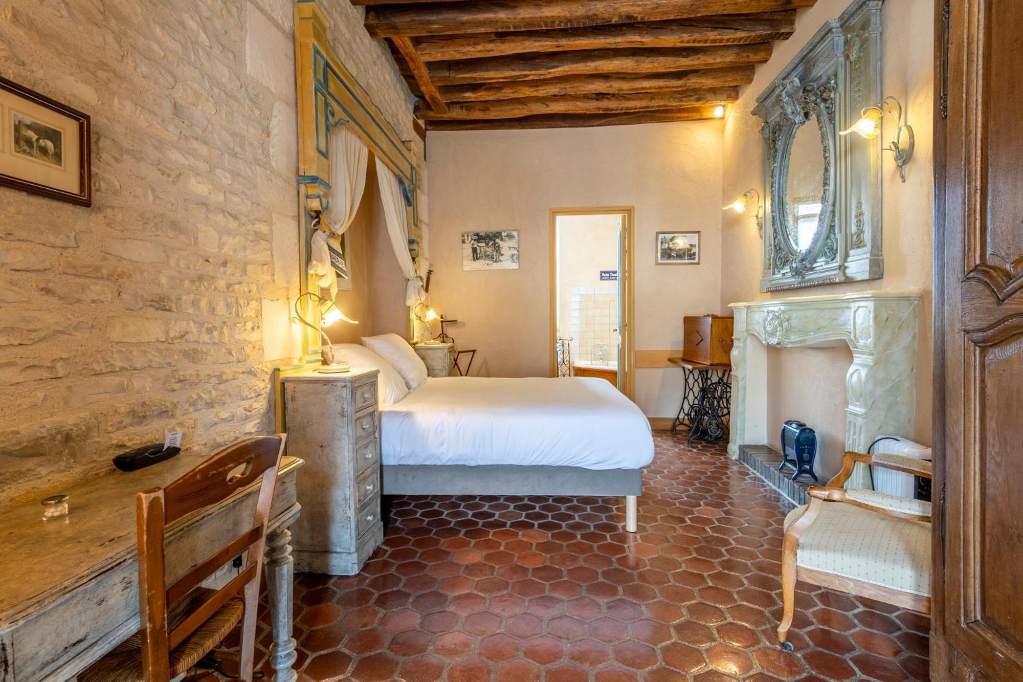 Hotel De La Beursaudiere Nitry Экстерьер фото